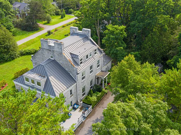 8 Starr Pl, Kingston, ON K7L 4V1