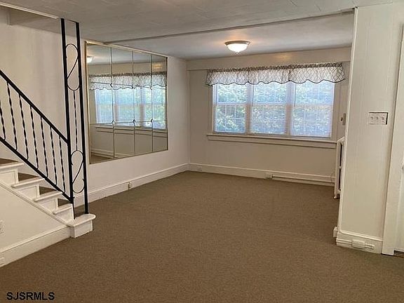 3rd image of 432 Wisteria Rd