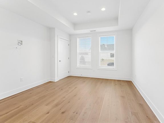 5th image of 5 Hillcrest Dr