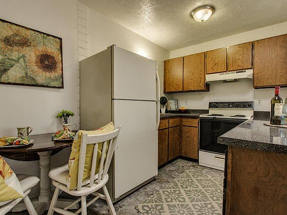 5th image of 3412 Wellesley Dr NE APT 2