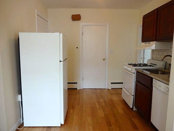3rd image of 722 E 6th St APT 1R