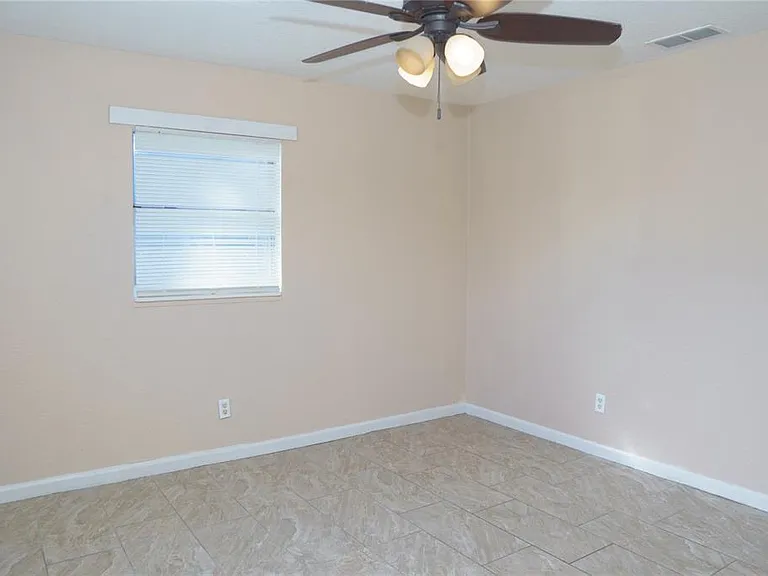 2500 Carver Ave — Photo 11