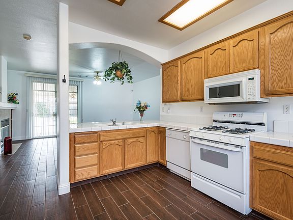 2nd image of 2511 Northhill St