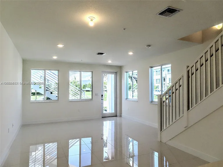 6401 NW 103rd Pl #101 — Photo 7
