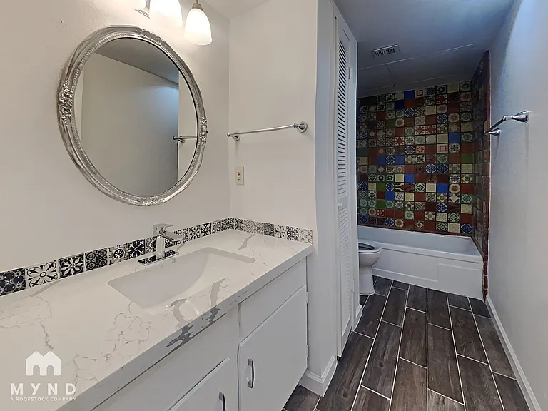 2230 S Piney Point Rd #204 — Photo 17