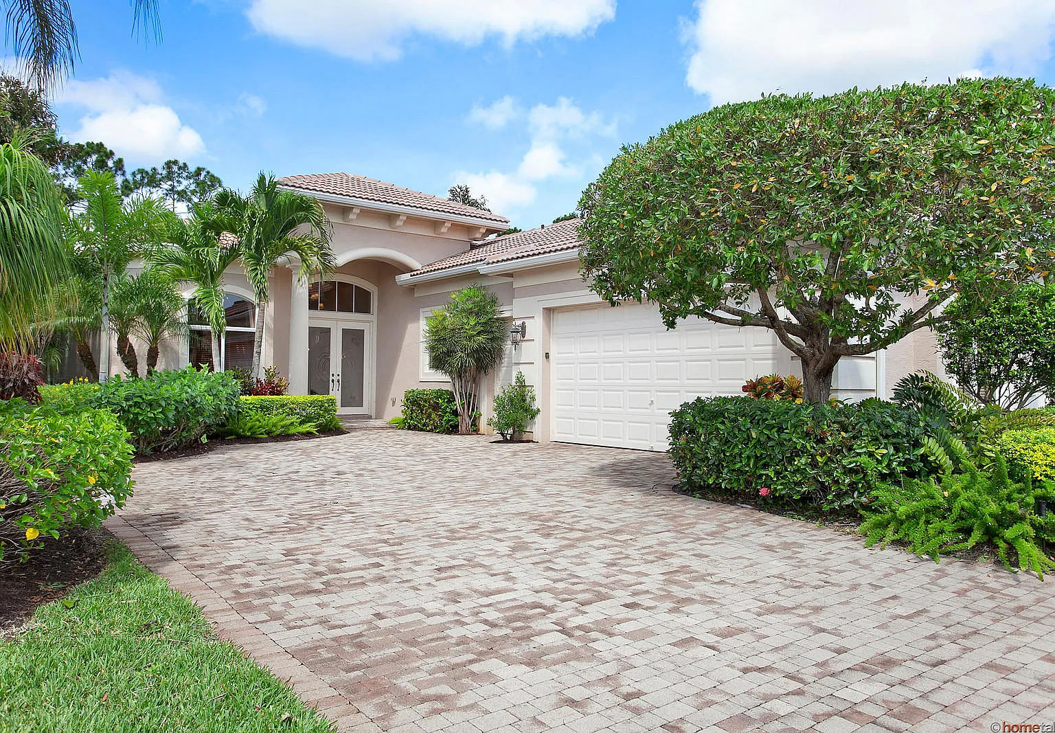 3 bed, 3.5 bath, 2913 sqft, $24,750 — Photo 1