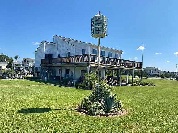 4th image of 220 Straits Dr