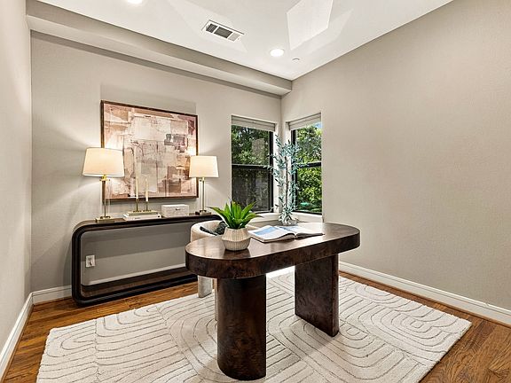 5th image of 2127 Clark St APT 106