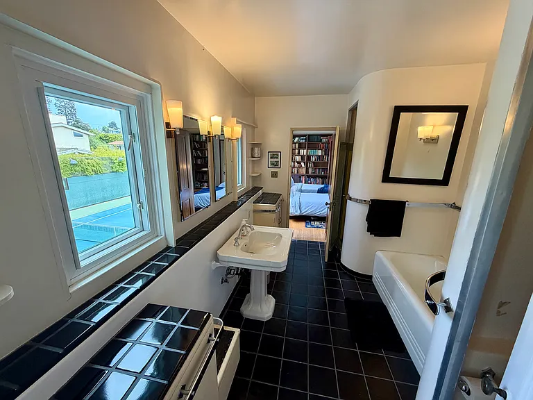 311 Amalfi Dr — Photo 22