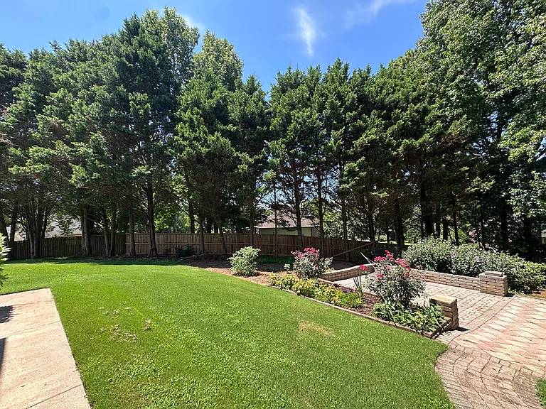 2220 Foster Dr — Photo 7