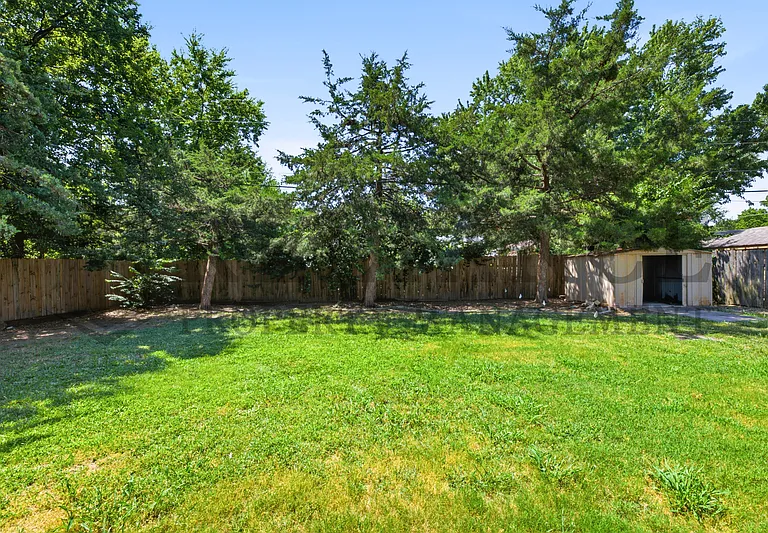 2103 W Columbine Ln — Photo 14