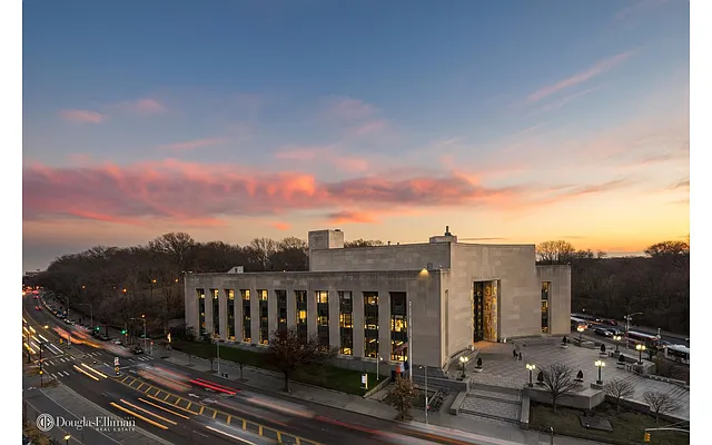 Sold by Douglas Elliman | media 24