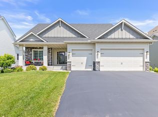 9510 Compass Pointe Rd, Woodbury, MN 55129