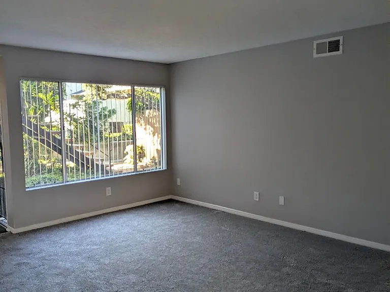17031 Pinehurst Ln — Photo 18
