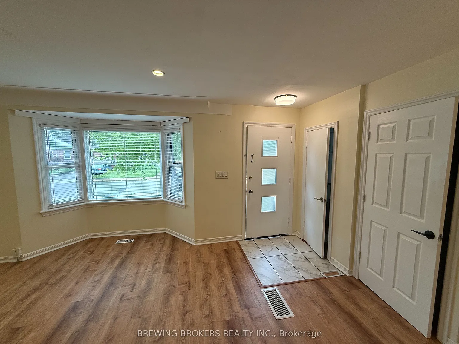 3 bed, $2,200 — Photo 2
