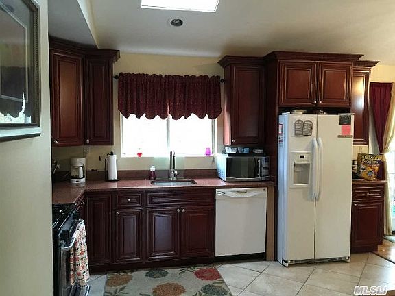 2nd image of 3 Bella Casa Ln