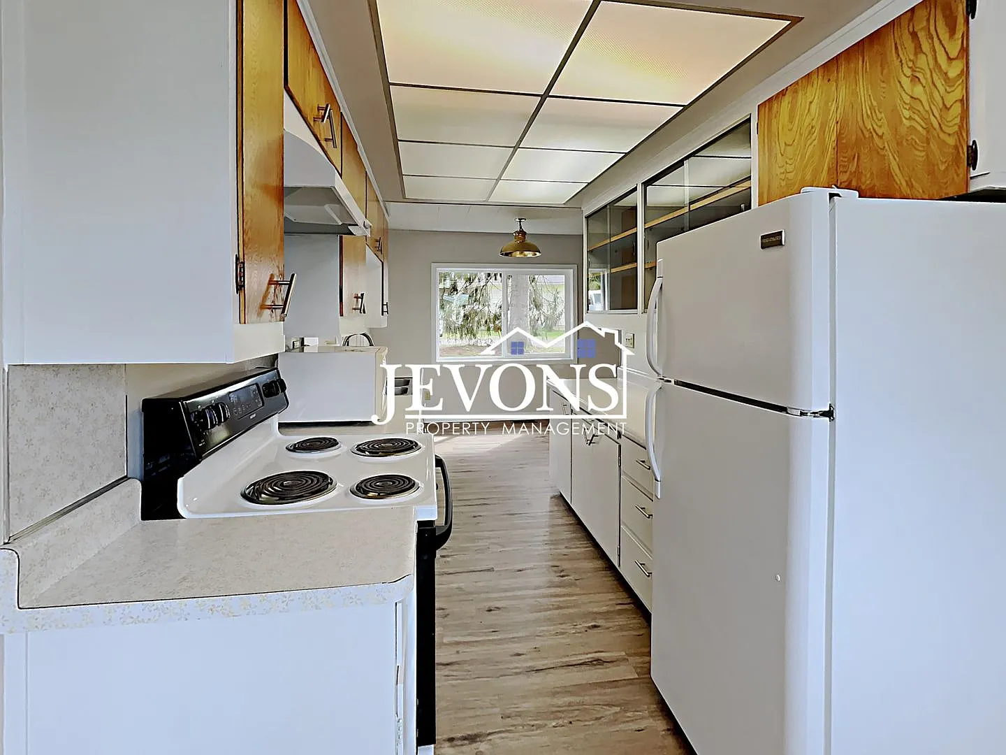 Beautiful Two-Story Single-Family Home in Newcastle — Photo 3
