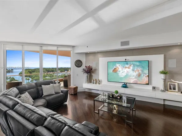 60 Edgewater Dr APT 9D, Coral Gables, FL 33133