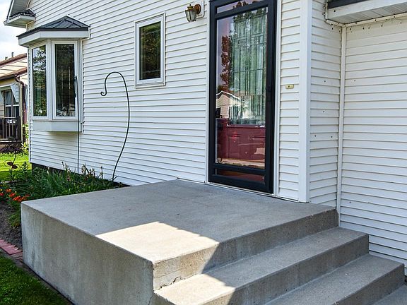 5th image of 516 Saint Paul Ave S