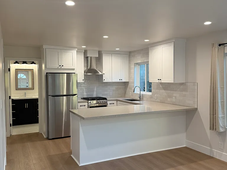416 Monterey Ln #C — Photo 11