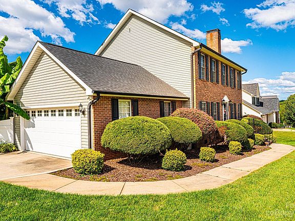 2nd image of 2565 Ironwood Dr