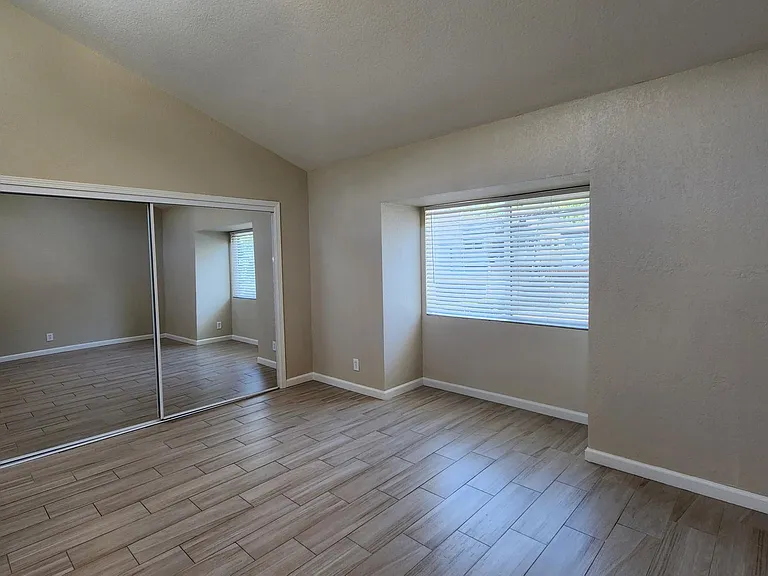 2222 I St #13 — Photo 19