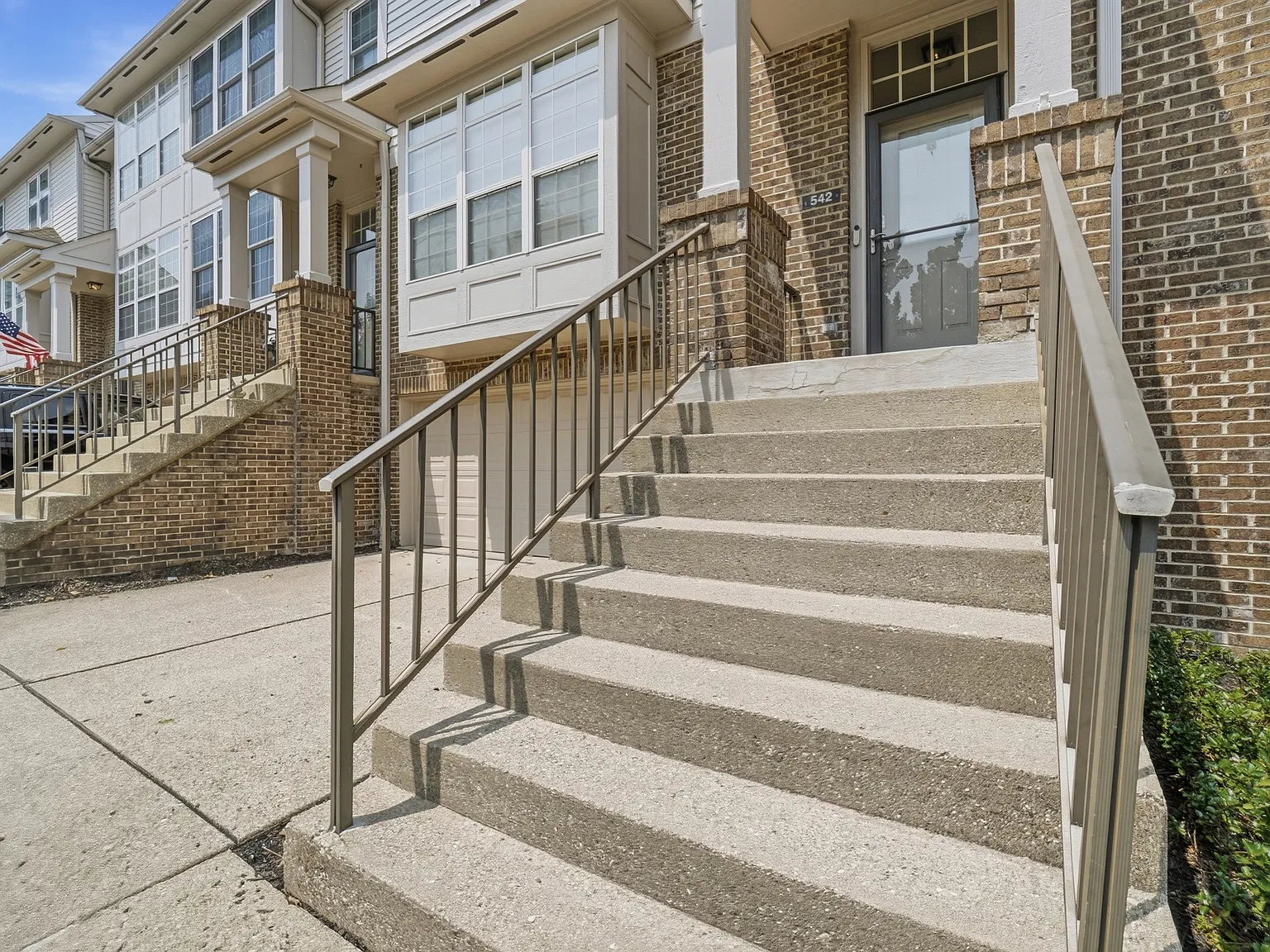 3 bed, 2800 sqft, $3,000 — Photo 2