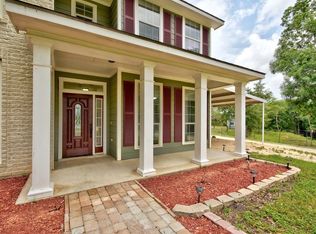 550 Rolling Oaks Dr, Luling, TX 78648