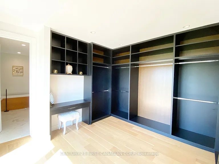 53 Edwin Dr — Photo 15