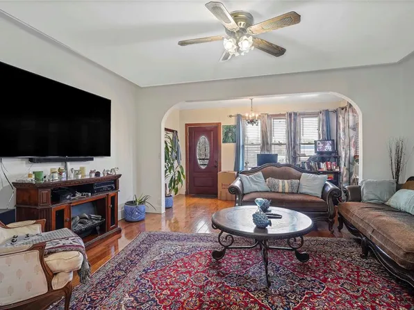 59-11 Fresh Pond Road image 5 of 17