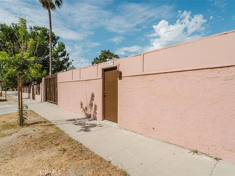 6609 Camellia Ave — Photo 3
