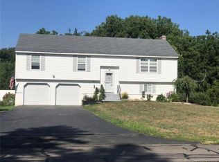 31 Duncaster Rd, Bloomfield, CT 06002