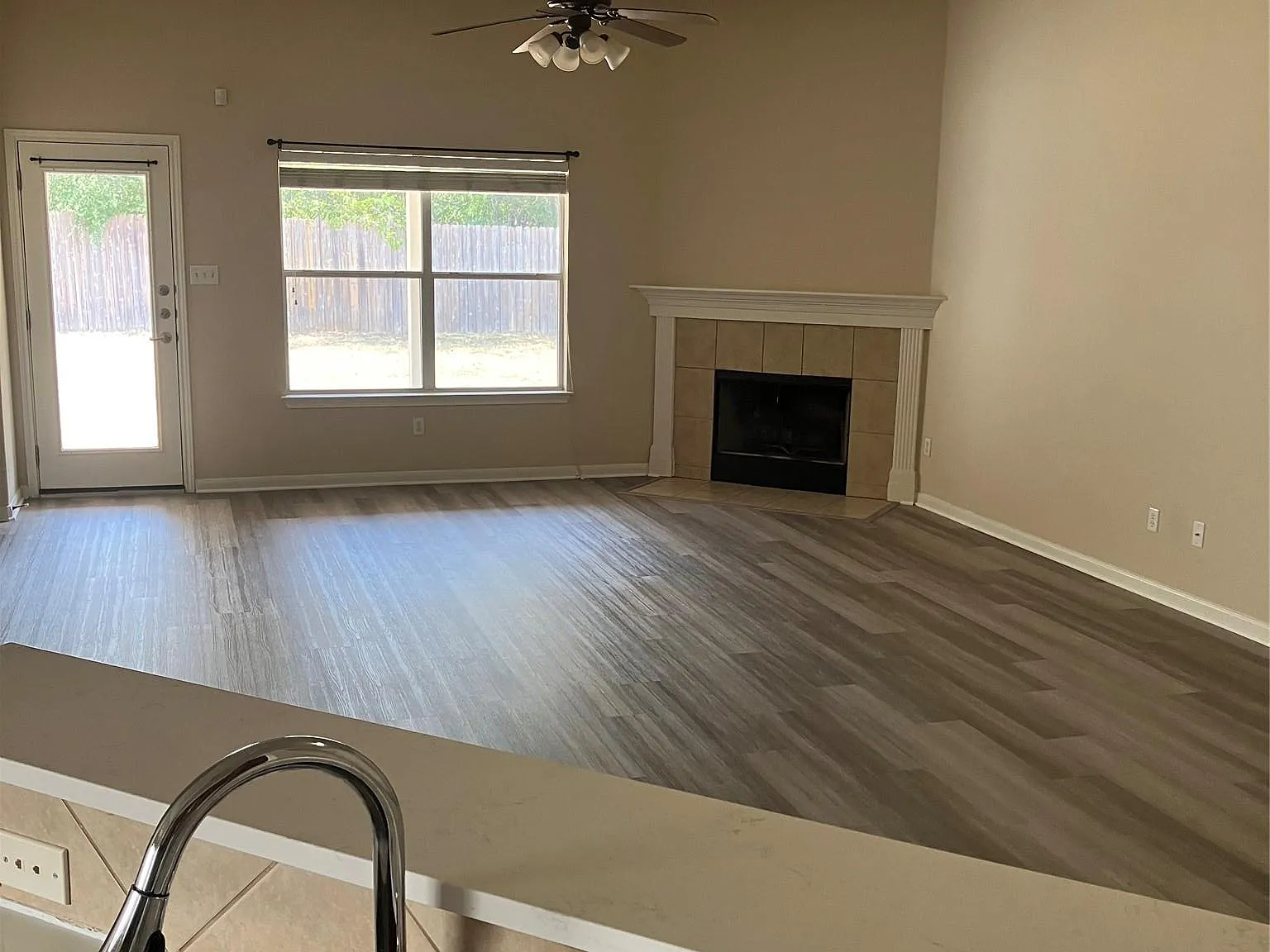 3 bed, 2.0 bath, 1844 sqft, $2,000 — Photo 2
