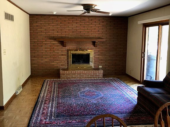 4th image of 5001 Howe Dr