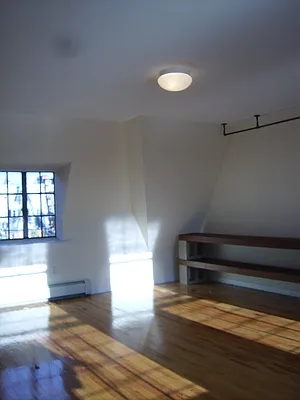 Rented by Perry Associates NYC Inc | media 19