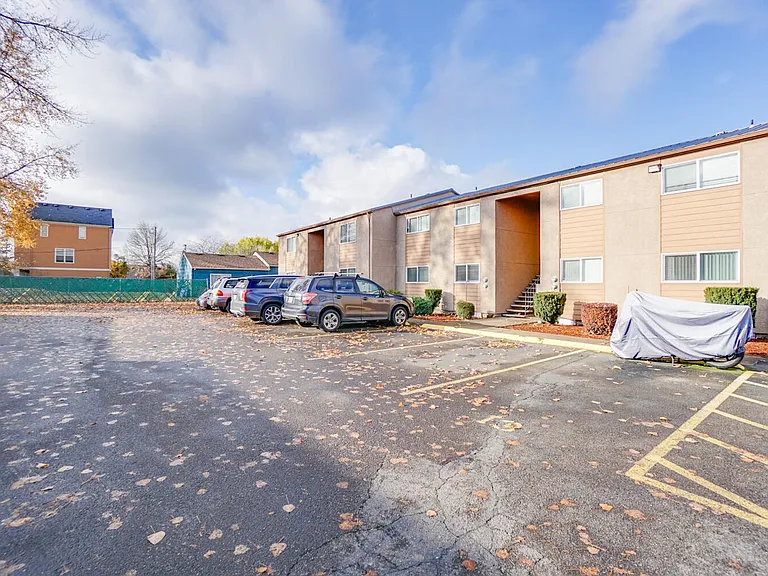 Westwood Apartments — Photo 35