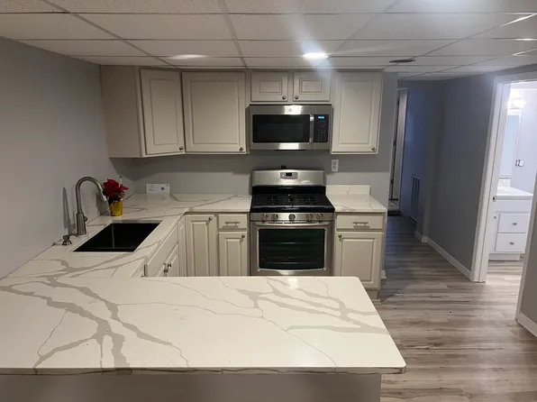 512 W 142nd St, East Chicago, IN 46312