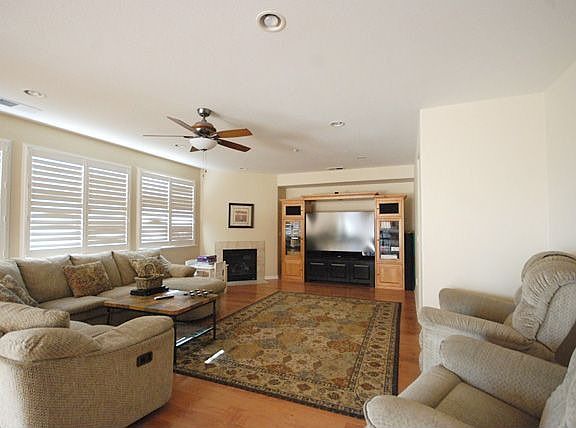Family Room w/Fireplace