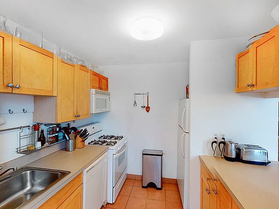 5th image of 231 W 148th St APT 4L