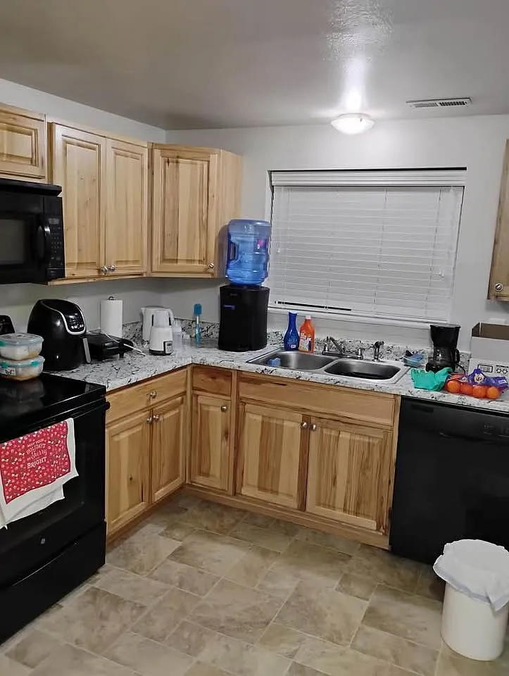 3 bed, 1.5 bath, 1250 sqft, $1,500 — Photo 2