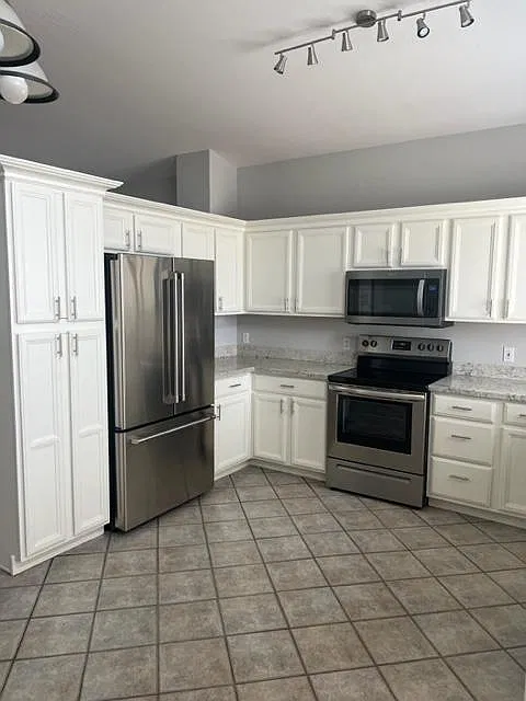 3 bed, 1488 sqft, $2,300 — Photo 3