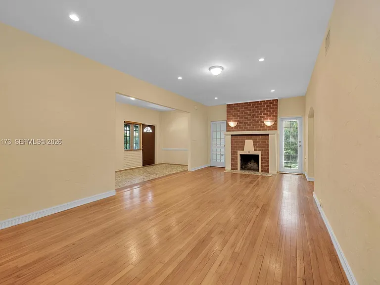 46 Montilla Ave #46 — Photo 37