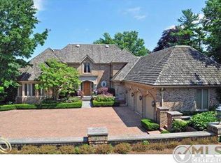 267 Lake Shore Rd, Grosse Pointe Farms, MI 48236