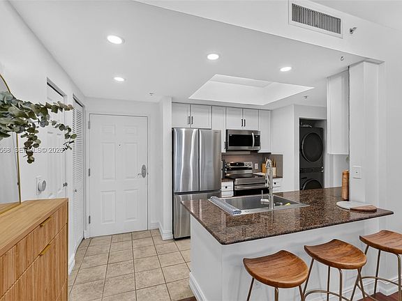 5th image of 2000 N Bayshore Dr APT 306