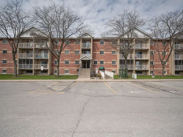 310 Kingsdale Ave APT 313, Kingston, ON K7M 8S1