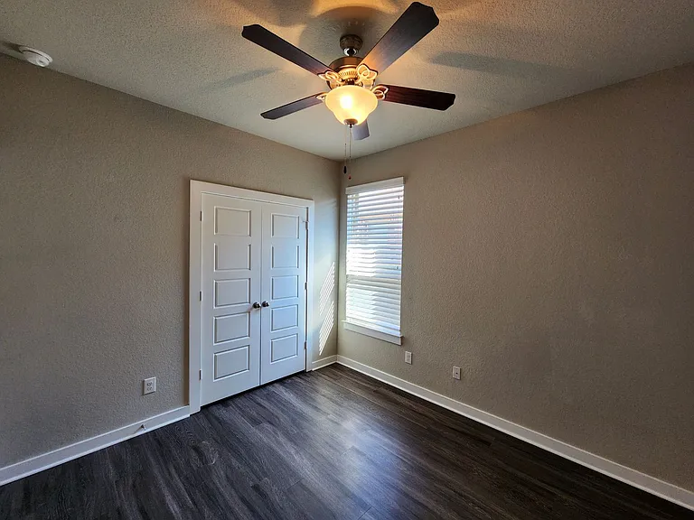 549 Creekside Frst — Photo 23