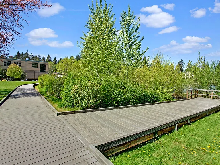 Echo Lake Apartments — Photo 21