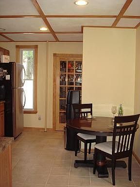 New Kitchen w/ Breakfast Nook