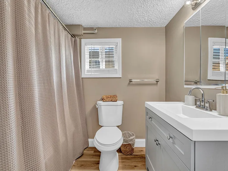 174 East Grand Avenue - Cottage — Photo 19