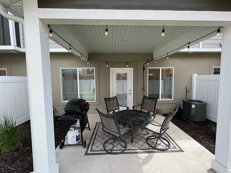 2374 W Howard St — Photo 20